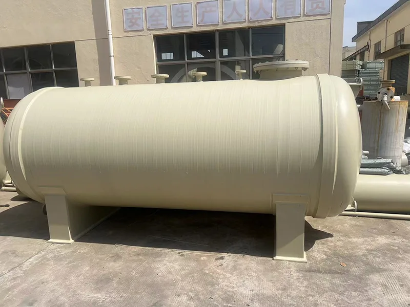 Horizontale tank van polypropyleen