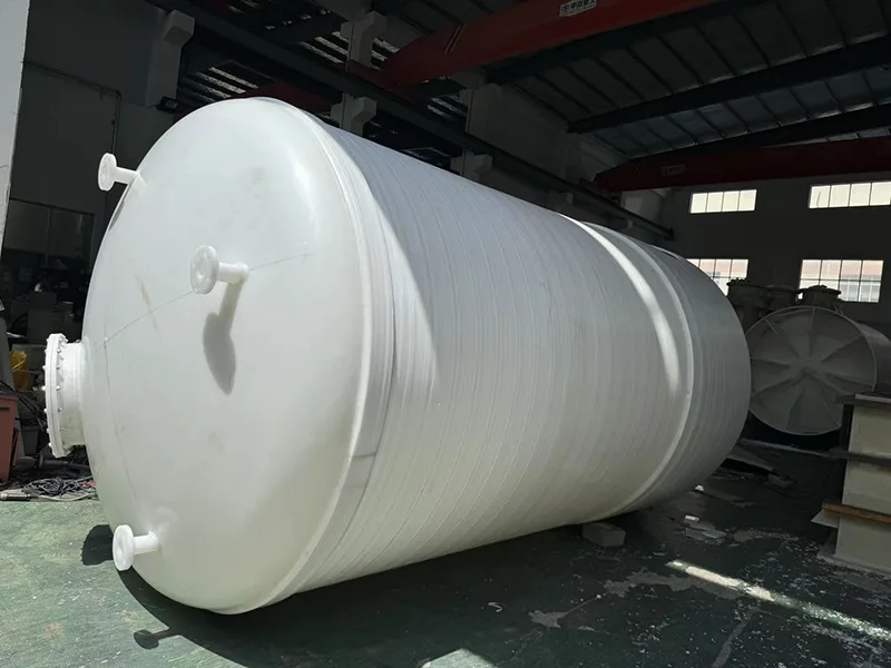 Staande opslagtank van polypropyleen